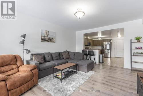 139 - 6350 Dorchester Road, Niagara Falls (216 - Dorchester), ON - Indoor Photo Showing Living Room