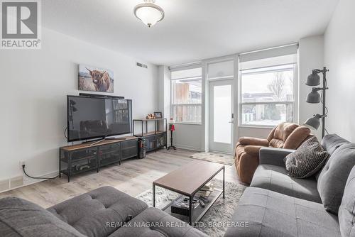 139 - 6350 Dorchester Road, Niagara Falls (216 - Dorchester), ON - Indoor Photo Showing Living Room