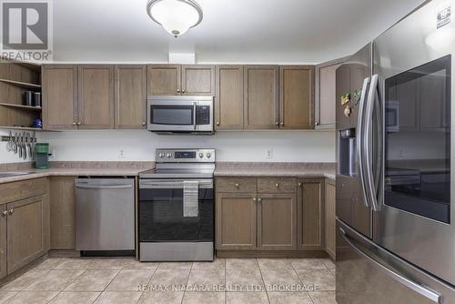 139 - 6350 Dorchester Road, Niagara Falls (216 - Dorchester), ON - Indoor Photo Showing Kitchen With Stainless Steel Kitchen