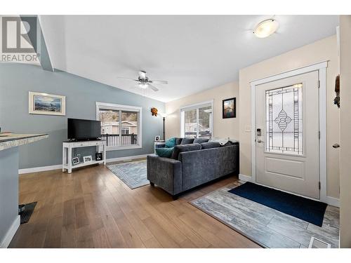 7805 Dallas Drive Unit# 50, Kamloops, BC - Indoor Photo Showing Living Room