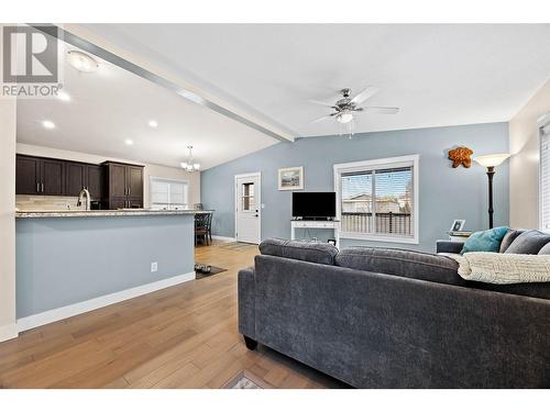 7805 Dallas Drive Unit# 50, Kamloops, BC - Indoor Photo Showing Living Room