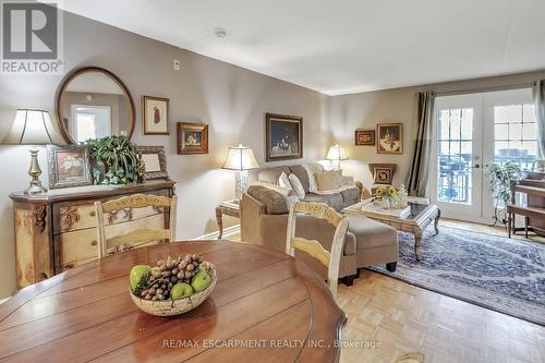 213 - 2030 Cleaver Avenue, Burlington, ON - Indoor Photo Showing Living Room