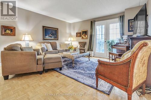 213 - 2030 Cleaver Avenue, Burlington, ON - Indoor Photo Showing Living Room