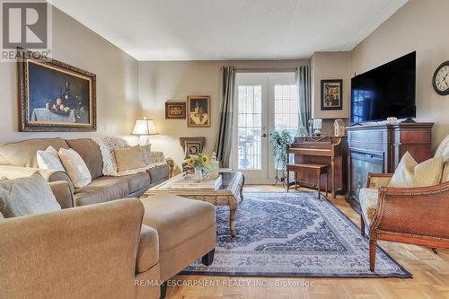 213 - 2030 Cleaver Avenue, Burlington, ON - Indoor Photo Showing Living Room