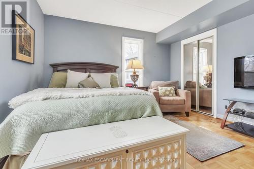 213 - 2030 Cleaver Avenue, Burlington, ON - Indoor Photo Showing Bedroom