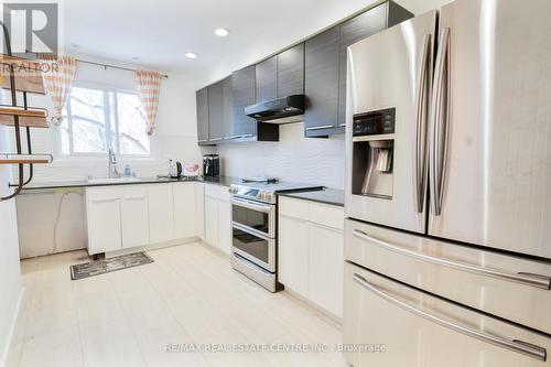 3 - 1440 Sixth Line W, Oakville, ON - Indoor Photo Showing Kitchen