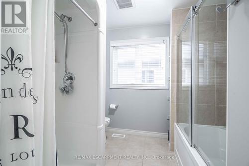 16 Kinsman Drive, Hamilton, ON - Indoor Photo Showing Bathroom