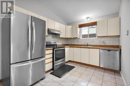 75 Blanchard Crescent, London, ON - Indoor Photo Showing Kitchen With Double Sink