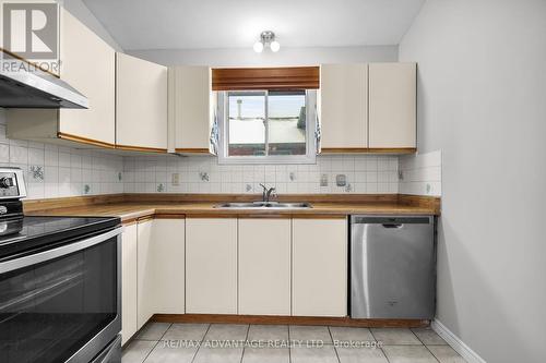 75 Blanchard Crescent, London, ON - Indoor Photo Showing Kitchen With Double Sink