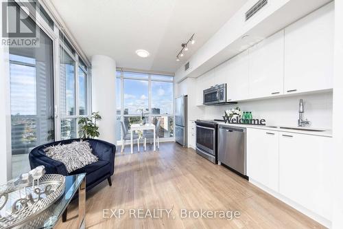 2002 - 30 Roehampton Avenue, Toronto, ON - Indoor Photo Showing Kitchen