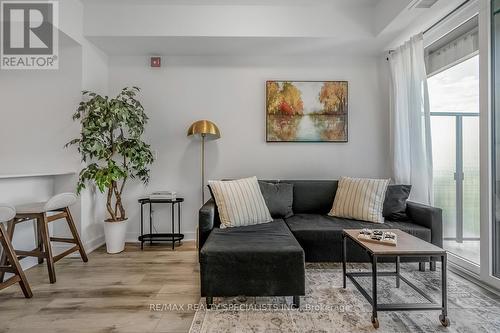 315 - 312 Erb Street W, Waterloo, ON - Indoor Photo Showing Living Room