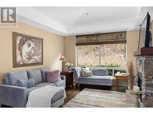 2780 Auburn Road Unit# 106, West Kelowna, BC - Indoor Photo Showing Living Room