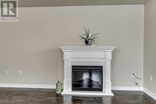 108 - 1030 Coronation Drive N, London, ON - Indoor Photo Showing Living Room With Fireplace