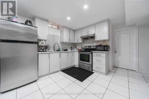 27 Beaverhall Road, Brampton, ON - Indoor Photo Showing Kitchen With Upgraded Kitchen