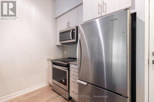 320 - 4055 Parkside Village Drive, Mississauga, ON - Indoor Photo Showing Kitchen