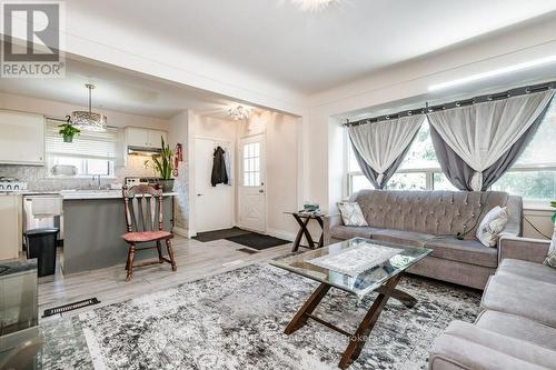 397 East 28Th Street, Hamilton, ON - Indoor Photo Showing Living Room