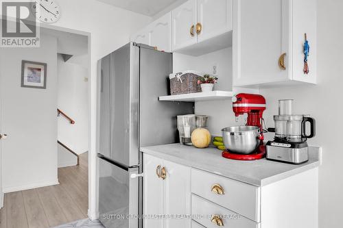 377 Malabar Drive, Kingston (East Gardiners Rd), ON - Indoor Photo Showing Kitchen