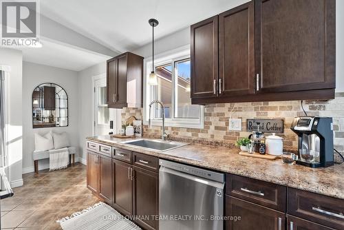 307 Farewell Street, Oshawa, ON - Indoor Photo Showing Kitchen With Upgraded Kitchen