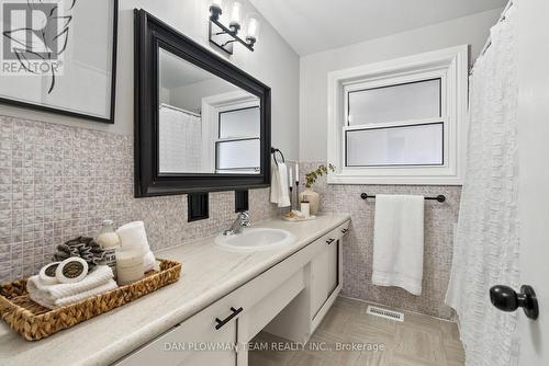 307 Farewell Street, Oshawa, ON - Indoor Photo Showing Bathroom