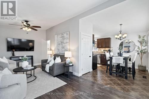 307 Farewell Street, Oshawa, ON - Indoor Photo Showing Living Room