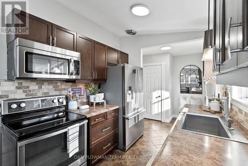 307 Farewell Street, Oshawa, ON - Indoor Photo Showing Kitchen With Stainless Steel Kitchen With Upgraded Kitchen