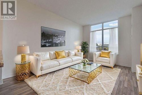 9245 Jane Street, Vaughan, ON - Indoor Photo Showing Living Room