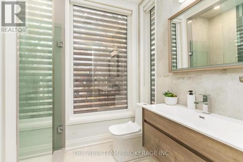 15 Edgewood Grove, Toronto, ON - Indoor Photo Showing Bathroom