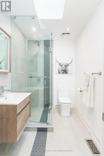 15 Edgewood Grove, Toronto, ON - Indoor Photo Showing Bathroom