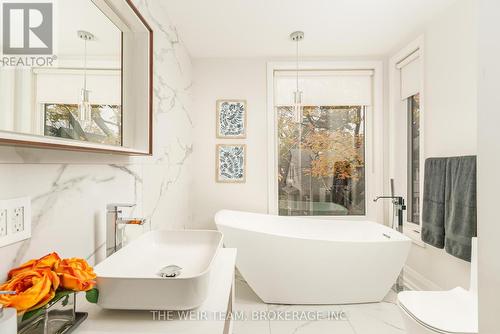 15 Edgewood Grove, Toronto, ON - Indoor Photo Showing Bathroom