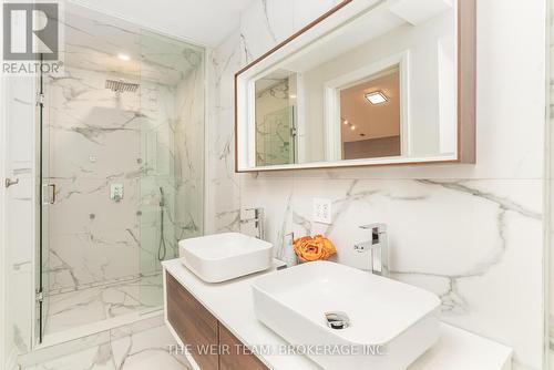 15 Edgewood Grove, Toronto, ON - Indoor Photo Showing Bathroom