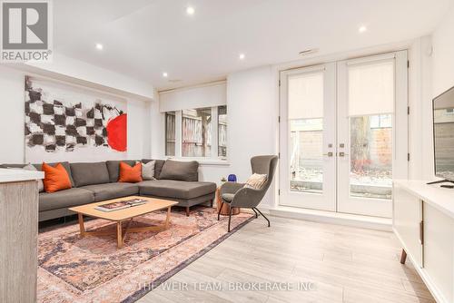 15 Edgewood Grove, Toronto, ON - Indoor Photo Showing Living Room