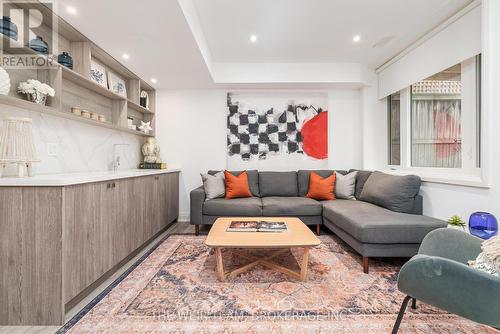 15 Edgewood Grove, Toronto, ON - Indoor Photo Showing Living Room