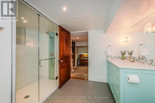 59 Menno Street, Waterloo, ON - Indoor Photo Showing Bathroom