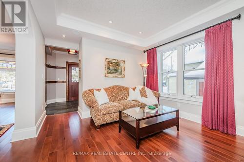 59 Menno Street, Waterloo, ON - Indoor Photo Showing Living Room