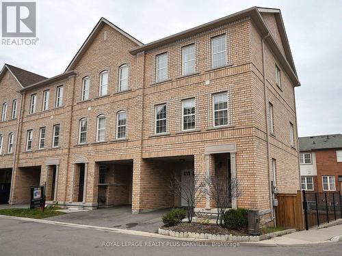 90 - 2280 Baronwood Drive, Oakville, ON - Outdoor With Facade