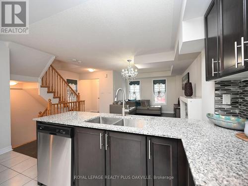 90 - 2280 Baronwood Drive, Oakville, ON - Indoor Photo Showing Kitchen With Double Sink With Upgraded Kitchen