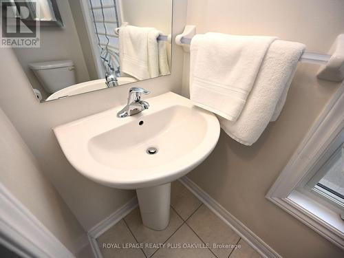 90 - 2280 Baronwood Drive, Oakville, ON - Indoor Photo Showing Bathroom