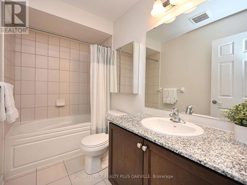 90 - 2280 Baronwood Drive, Oakville, ON - Indoor Photo Showing Bathroom