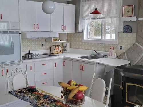 Cuisine - 140 Rue De L'Île, Saint-Victor, QC - Indoor Photo Showing Kitchen