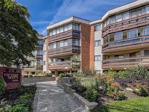 212-1560 Hillside Ave, Victoria, BC - Outdoor