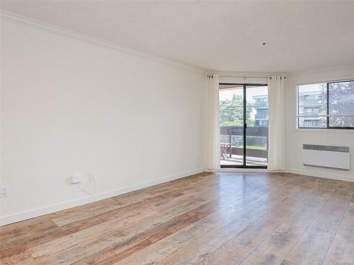 212-1560 Hillside Ave, Victoria, BC - Indoor Photo Showing Other Room