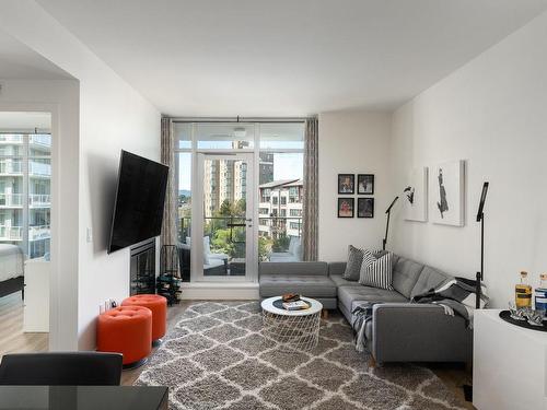 414-100 Saghalie Rd, Victoria, BC - Indoor Photo Showing Living Room