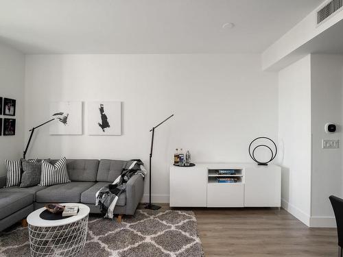 414-100 Saghalie Rd, Victoria, BC - Indoor Photo Showing Living Room