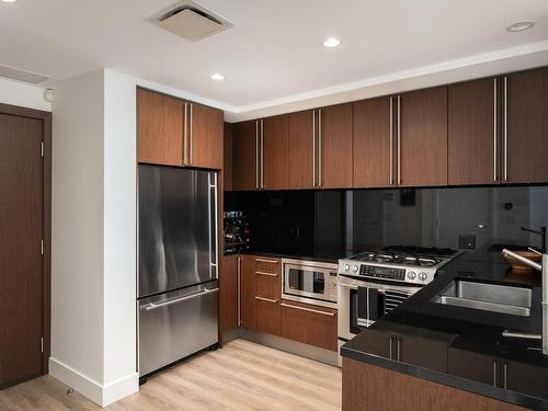 414-100 Saghalie Rd, Victoria, BC - Indoor Photo Showing Kitchen