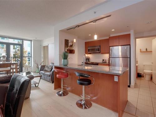 311-760 Johnson St, Victoria, BC - Indoor Photo Showing Kitchen