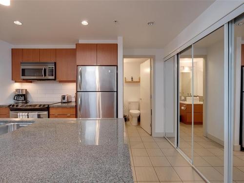 311-760 Johnson St, Victoria, BC - Indoor Photo Showing Kitchen