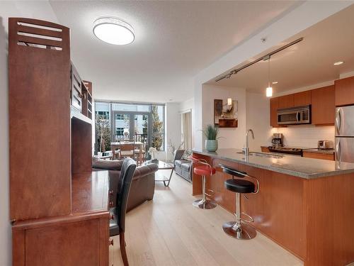 311-760 Johnson St, Victoria, BC - Indoor Photo Showing Kitchen