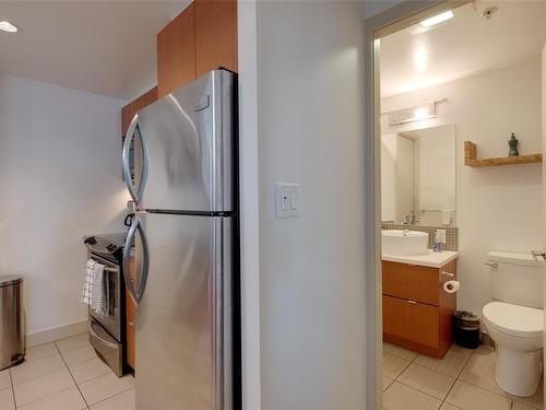 311-760 Johnson St, Victoria, BC - Indoor Photo Showing Bathroom