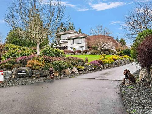 11096 Greenpark Dr, North Saanich, BC 