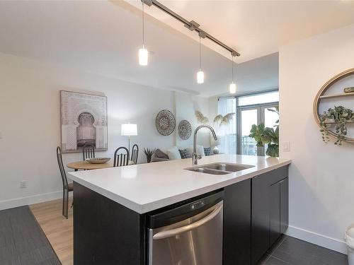 907-760 Johnson St, Victoria, BC - Indoor Photo Showing Kitchen With Double Sink